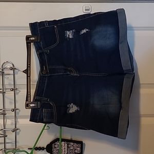 Size XL stretch denim shorts, distressed